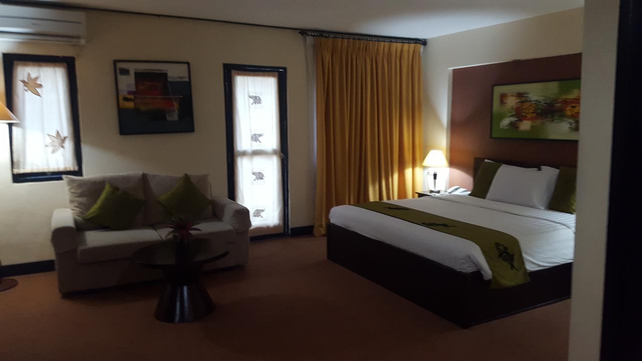 Grand Tembaga Hotel Timika Exterior foto
